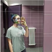 studentessa al secondo anno di superiori in un istituto professionale a Lecco